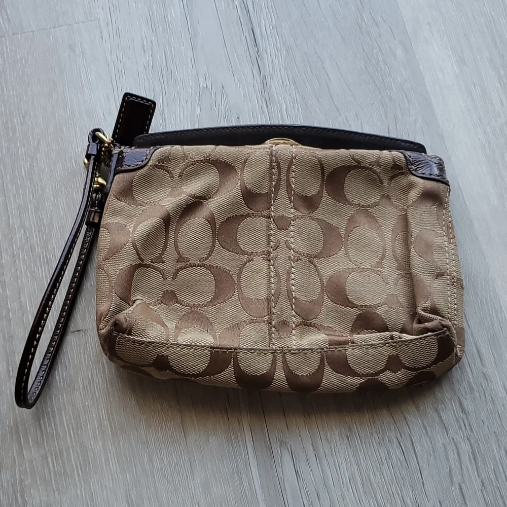 Coach wristlet - Picture 2 of 3